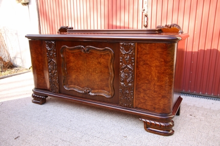 Bufet z 1920 roku, orzech, dąb 